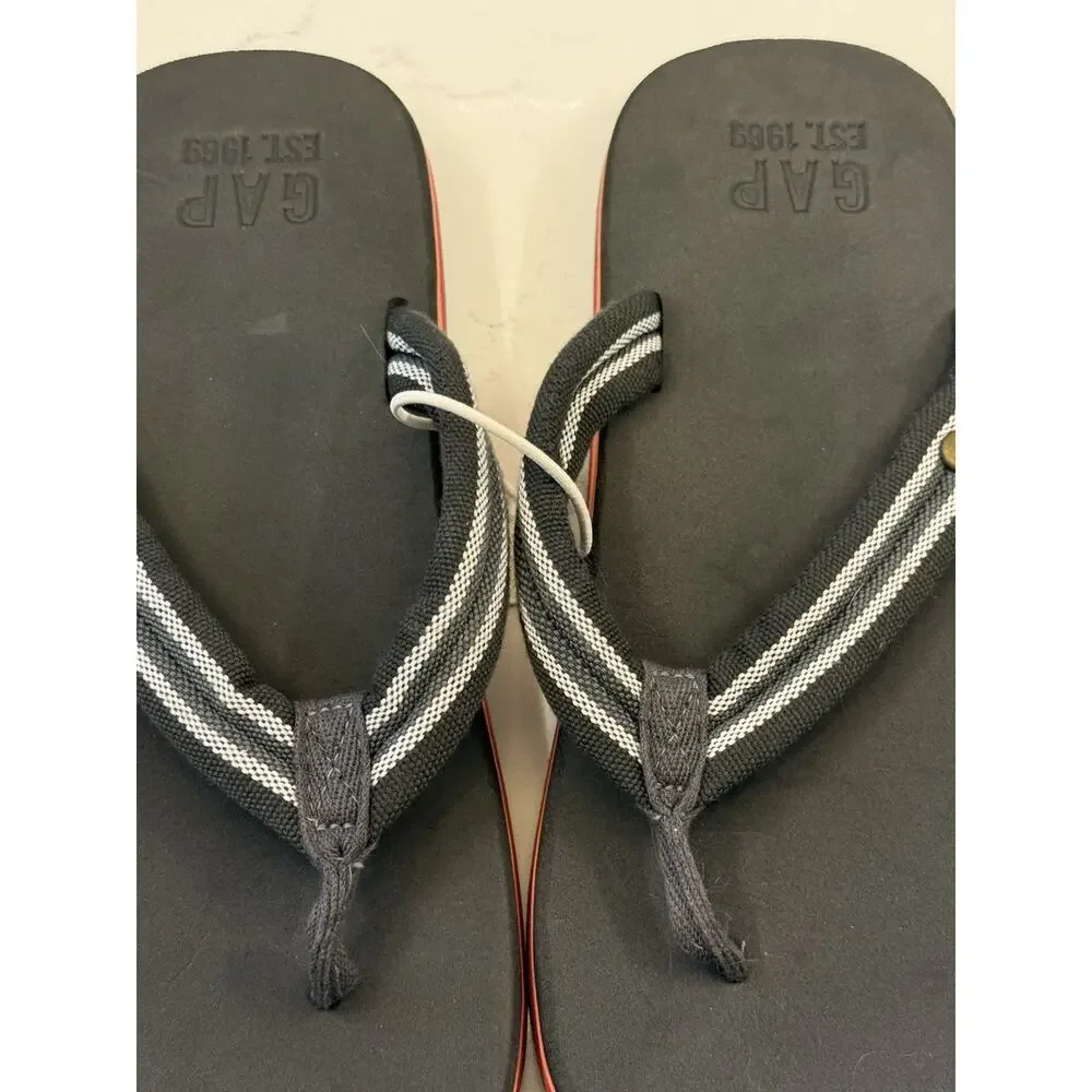 GAP men Beach Sandals flip flops medium Size 8 rubber textile grey white NWT